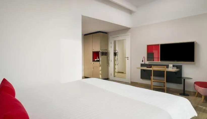 اتاق استاندارد با تخت بزرگ برای معلولان, Intercityhotel Muscat