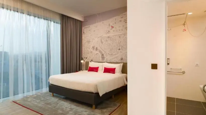 اتاق استاندارد با تخت بزرگ برای معلولان, Intercityhotel Muscat