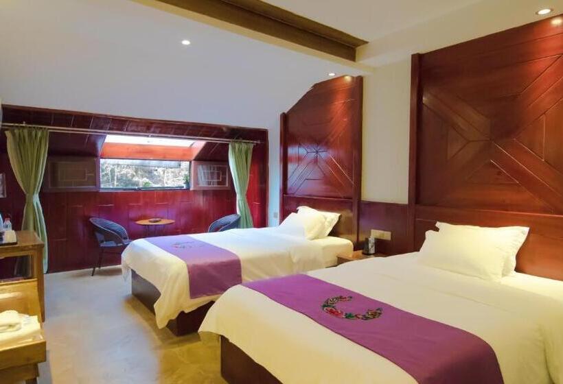 غرفة ديلوكس مزودة بشرفة, Fenghuang Tujia Ethnic Minority River View