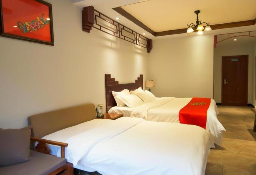 Номер Deluxe с Балконом, Fenghuang Tujia Ethnic Minority River View