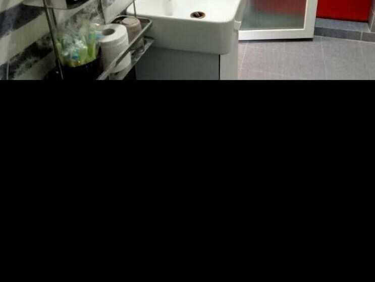 اتاق خانوادگی, Song Toan