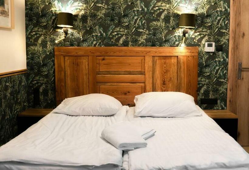 اتاق راحتی سه تخته, Domek U Kowala