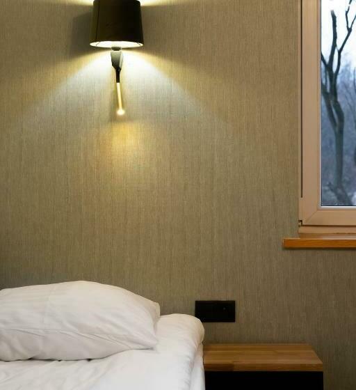 اتاق راحتی سه تخته, Domek U Kowala