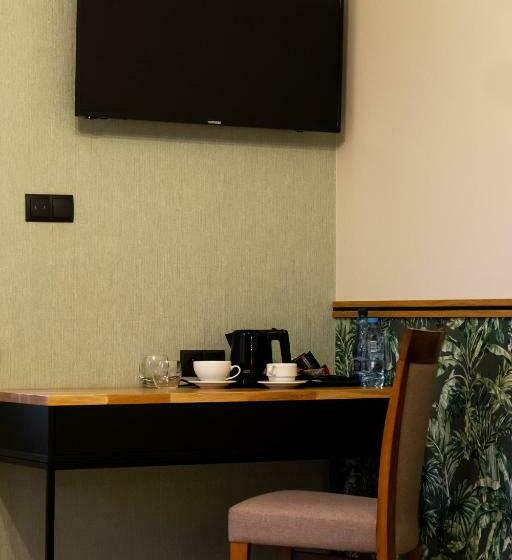 اتاق راحتی سه تخته, Domek U Kowala