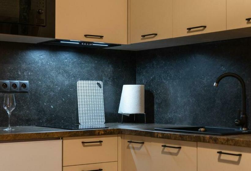 اتاق راحتی سه تخته, Domek U Kowala