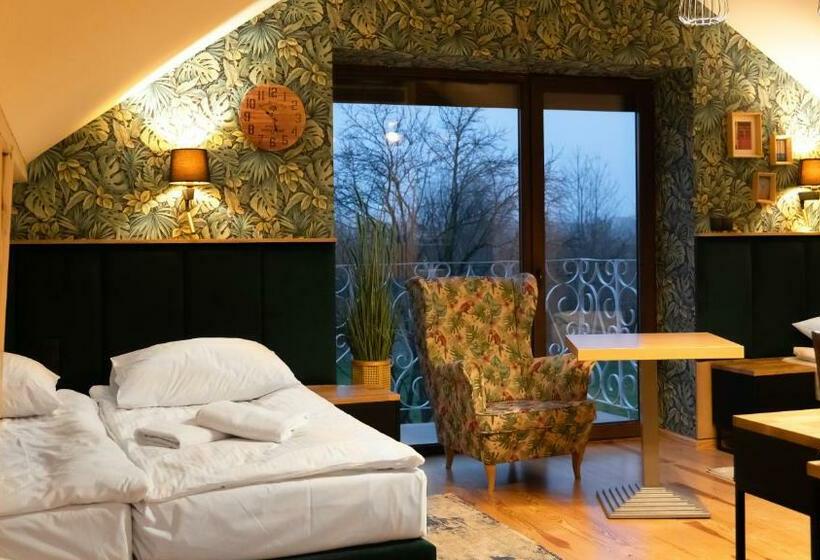 اتاق استاندارد چهارنفره با بالکن, Domek U Kowala