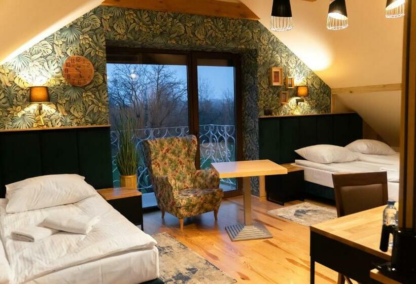 اتاق استاندارد چهارنفره با بالکن, Domek U Kowala