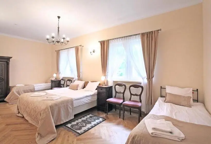 Classic Neljän Hengen Huone, Pałac W Dębinie