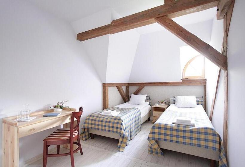 חדר סטנדרט לשלושה, Pałac W Dębinie