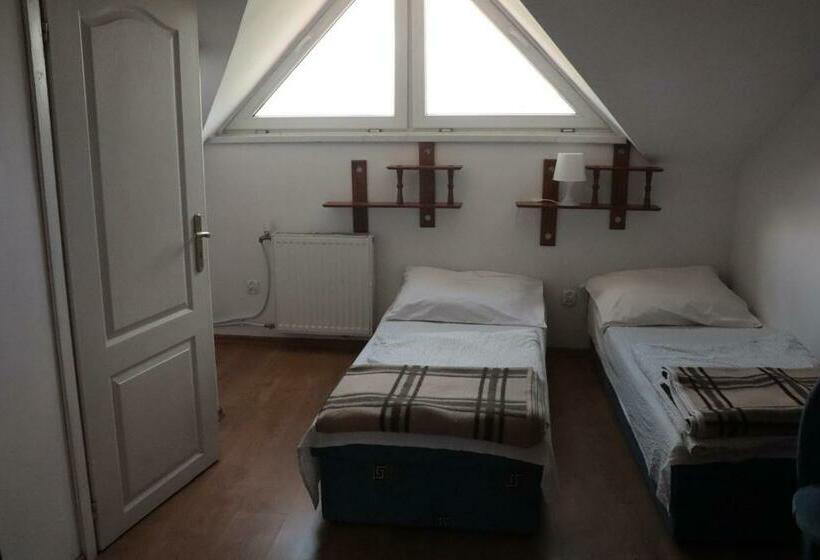 חדר בסיסי, Dom Wczasowy Pod Weską