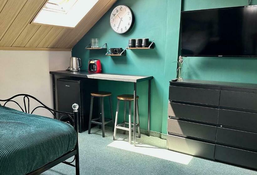 חדר סטנדרט לארבעה, Dziki Szynk