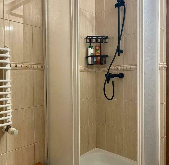 חדר אקונומי לארבעה, Dziki Szynk