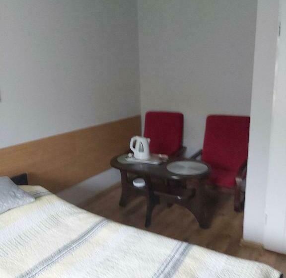 スタンダードルーム, U Podnóża Kotarza