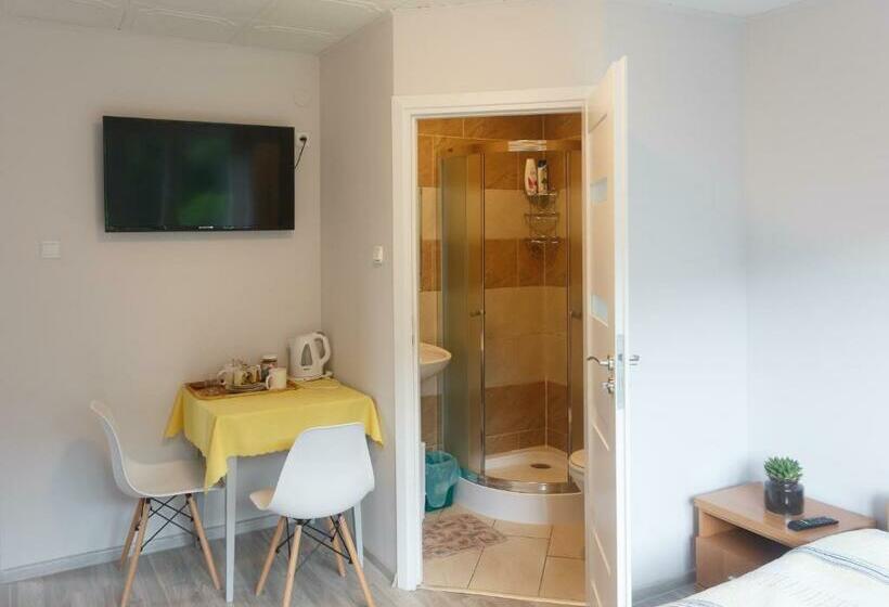 スタンダードトリプルルーム, U Podnóża Kotarza