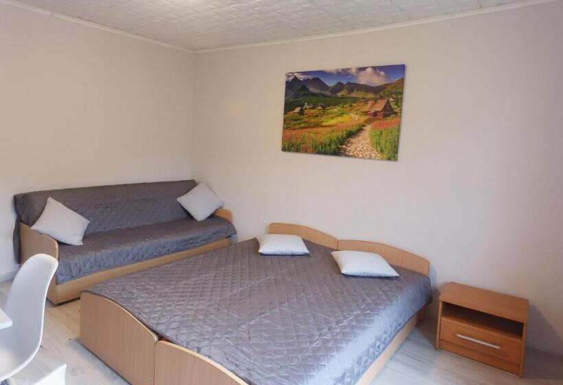 スタンダードトリプルルーム, U Podnóża Kotarza