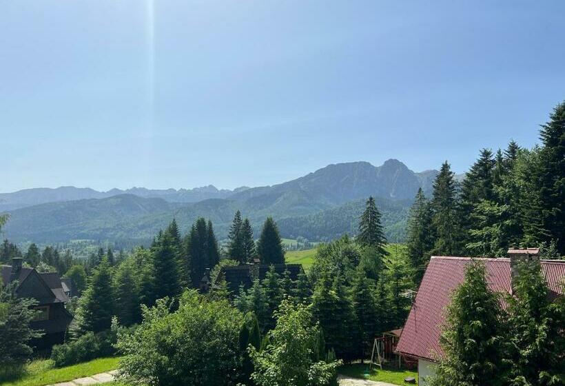 Standard Trippelrum, Willa U Moni