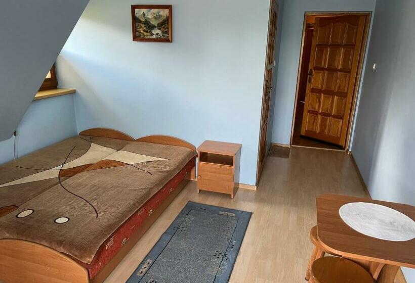 Quarto Triplo Estandar, Willa U Moni