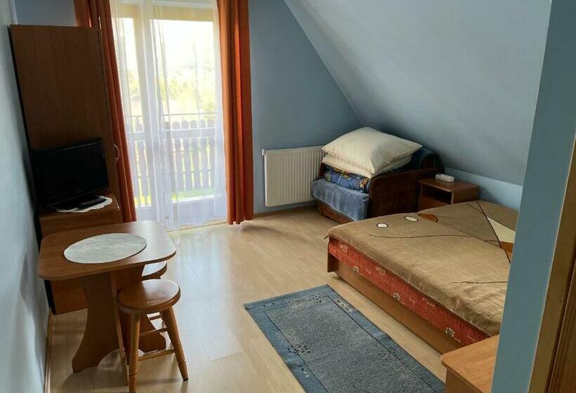 Standard Trippelrum, Willa U Moni