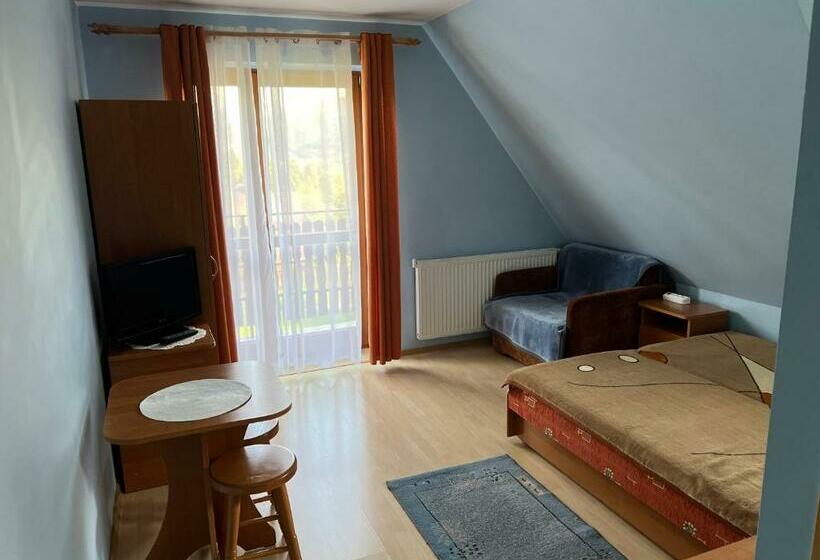 Standard Trippelrum, Willa U Moni