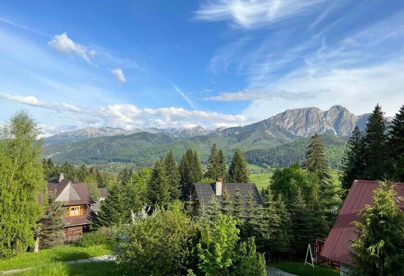 Standard Trippelrum, Willa U Moni