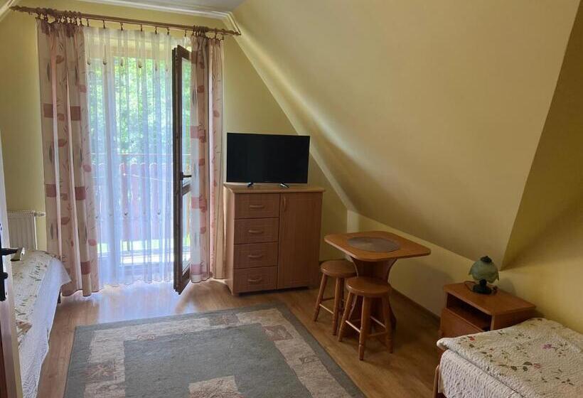 Standard Trippelrum Trädgårdsutsikt, Willa U Moni