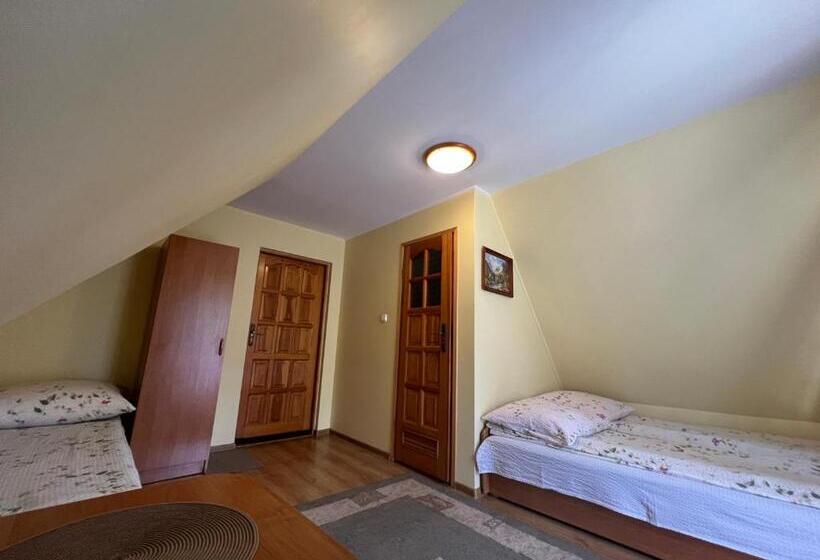 Standard Trippelrum Trädgårdsutsikt, Willa U Moni