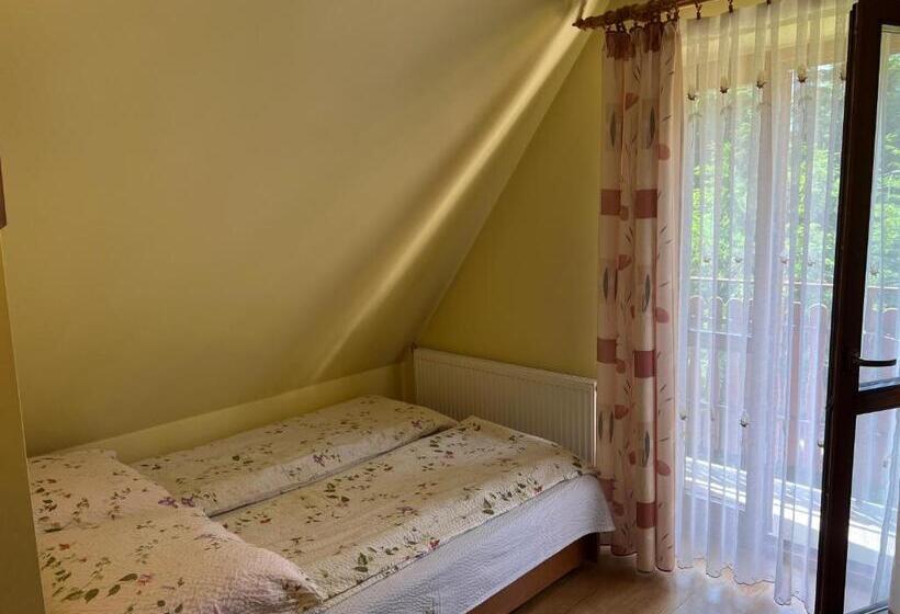 Standard Trippelrum Trädgårdsutsikt, Willa U Moni