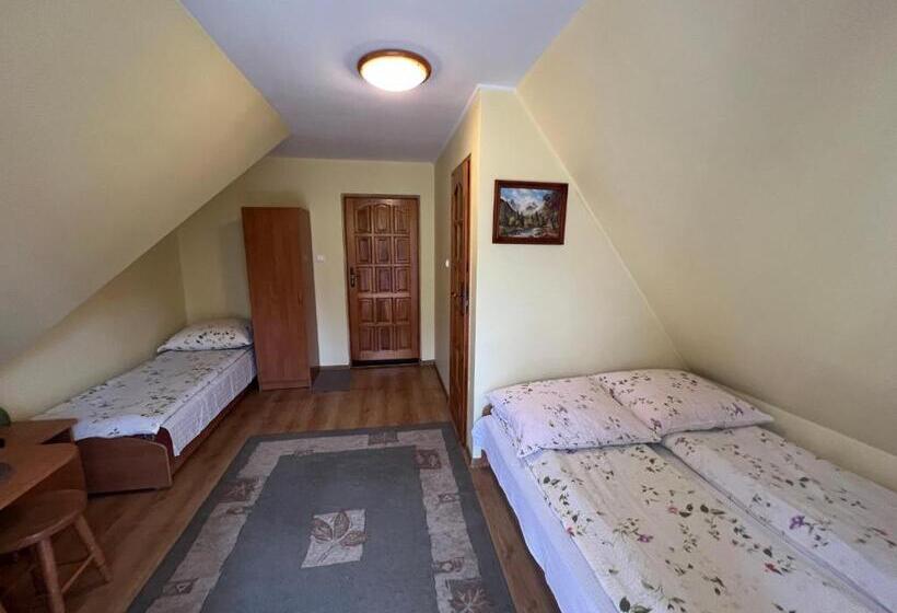 Quarto Triplo Estandar Vista Jardim, Willa U Moni