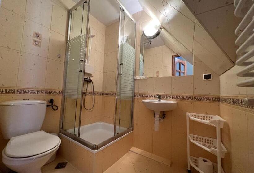 Standard Trippelrum Trädgårdsutsikt, Willa U Moni