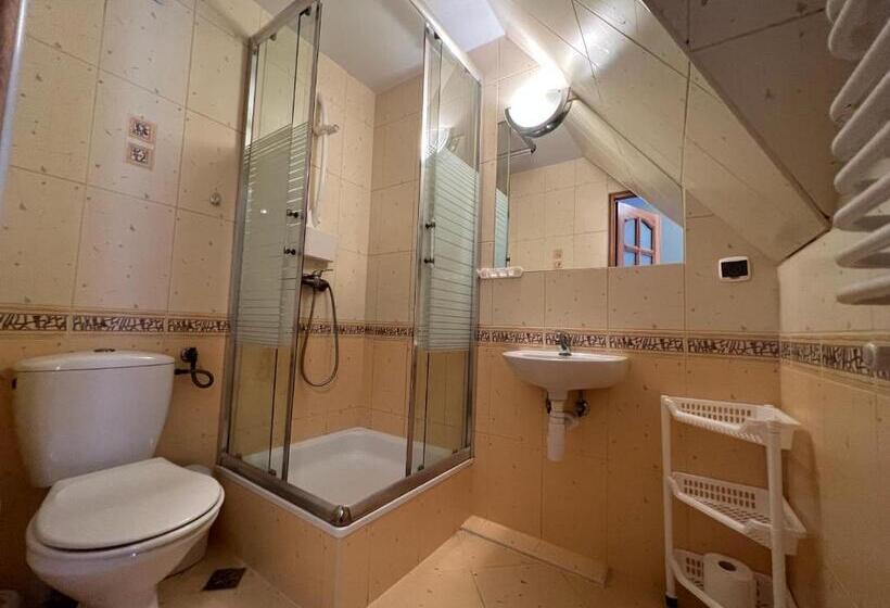 Standard Trippelrum Trädgårdsutsikt, Willa U Moni