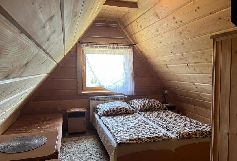 Standard Trippelrum, Willa U Moni