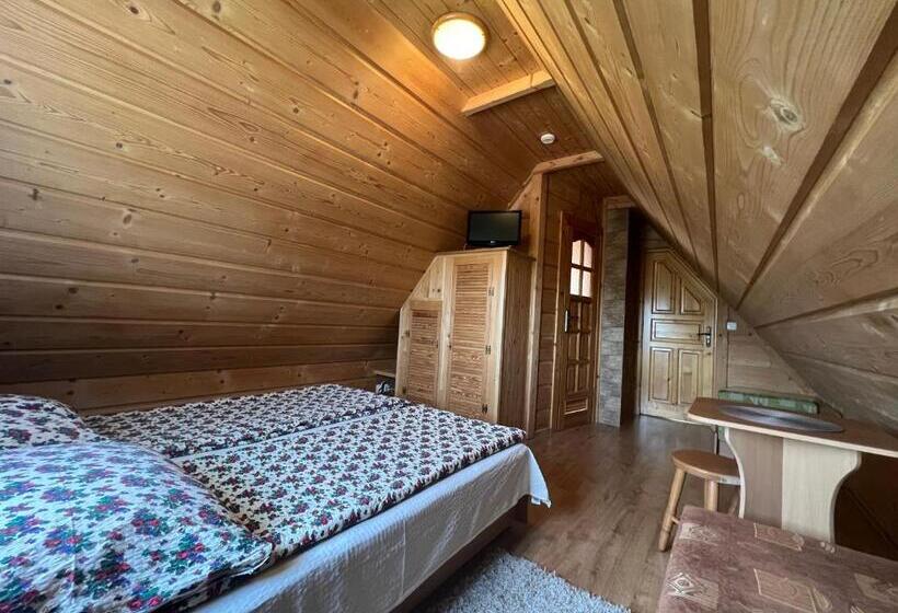 Standard Trippelrum, Willa U Moni