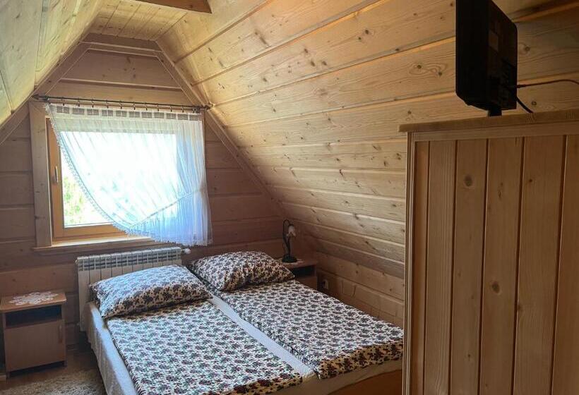 Standard Trippelrum, Willa U Moni