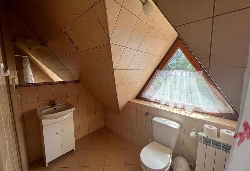 Standard Trippelrum, Willa U Moni