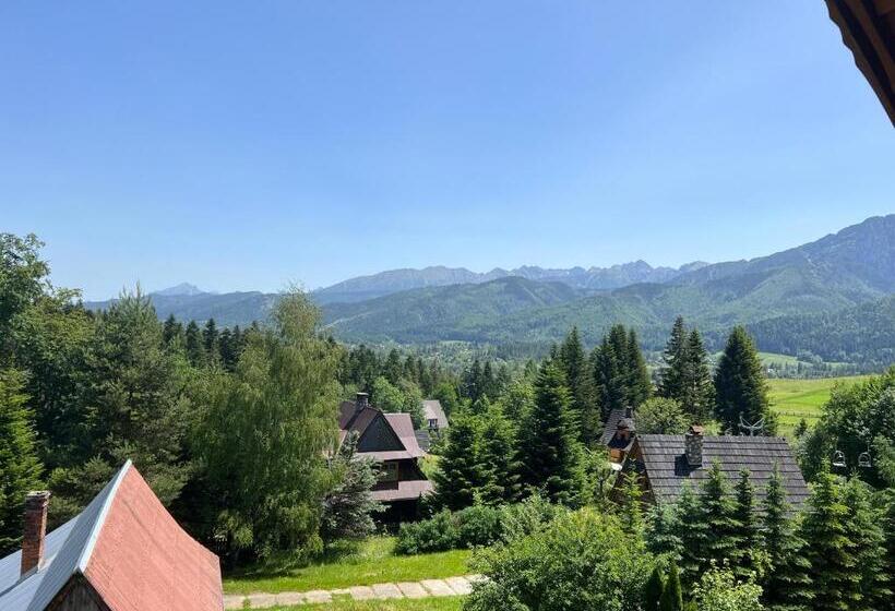 Standard Trippelrum, Willa U Moni