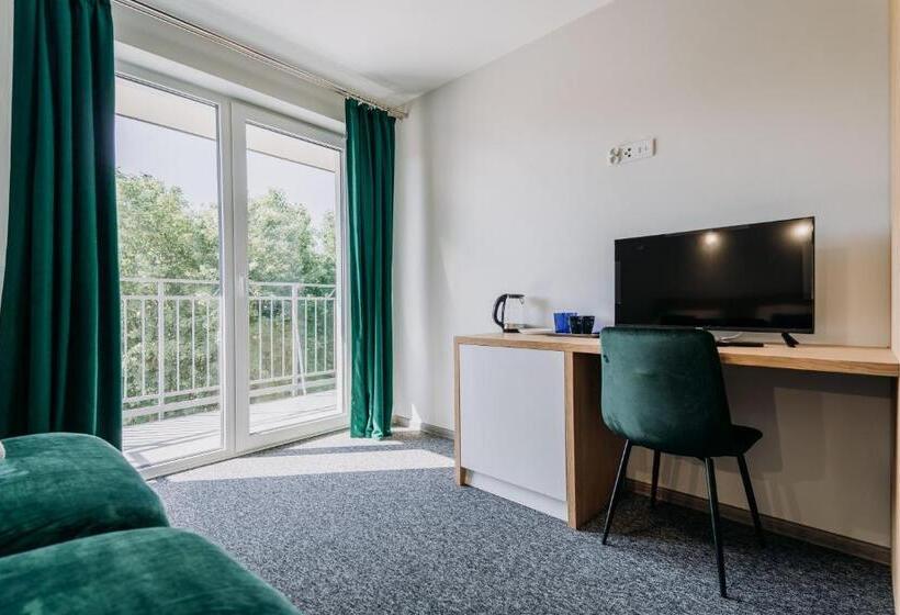 标准工作室, West Cadillac Solina