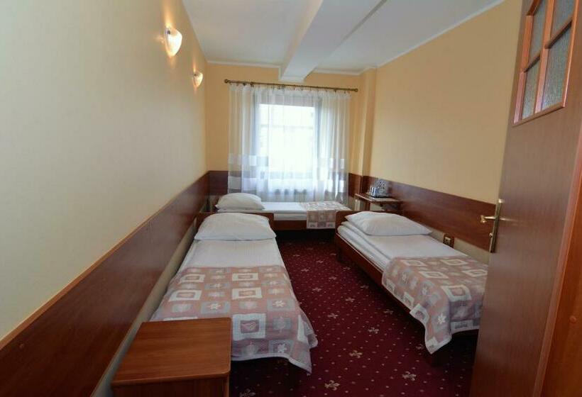 Номер Стандарт Трехместный, Sala Bankietowa I Pokoje Gościnne