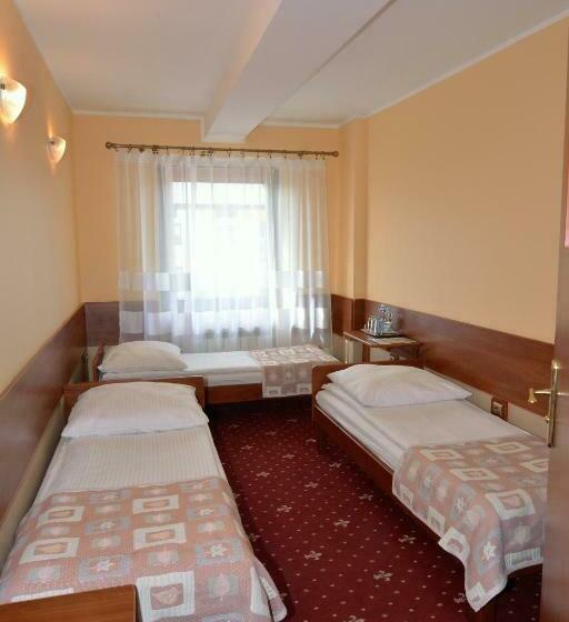 Номер Стандарт Трехместный, Sala Bankietowa I Pokoje Gościnne