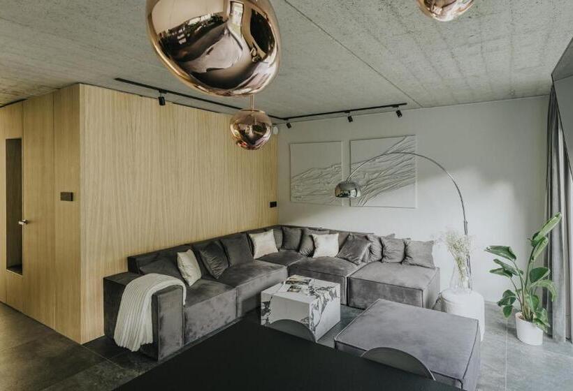 1 Bedroom Penthouse Apartment, Apartamenty Heyer