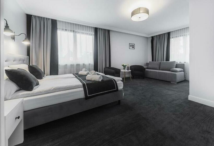 デラックストリプルルーム, Willa Feria