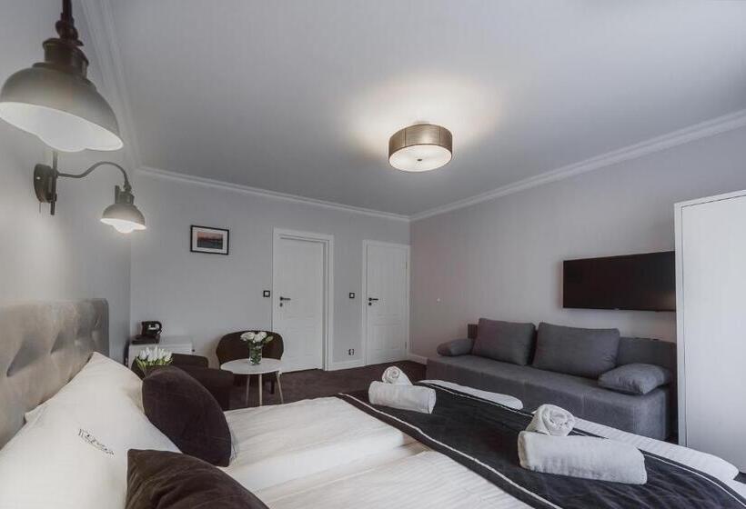 バルコニー付きスタンダードトリプルルーム, Willa Feria