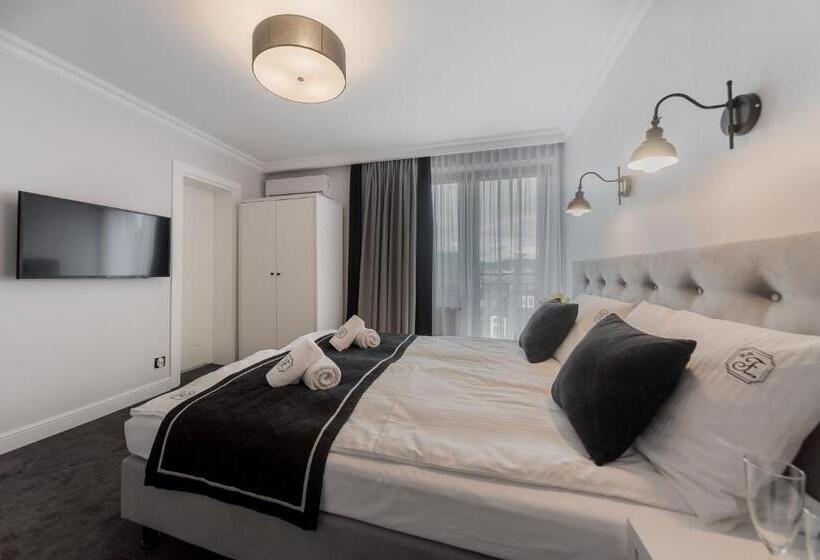 デラックスルーム, Willa Feria