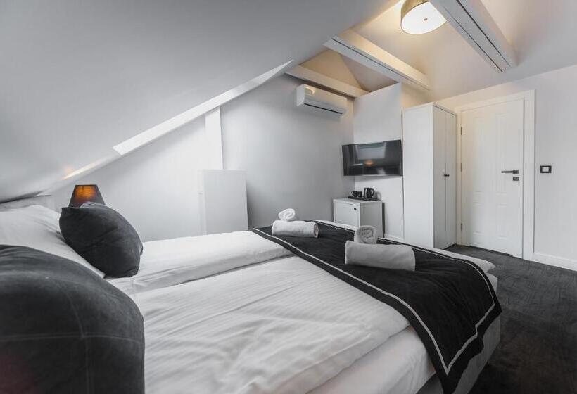 标准间, Willa Feria