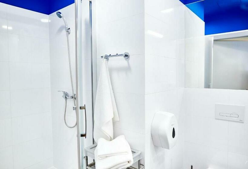 اتاق استاندارد, Hostel Umed