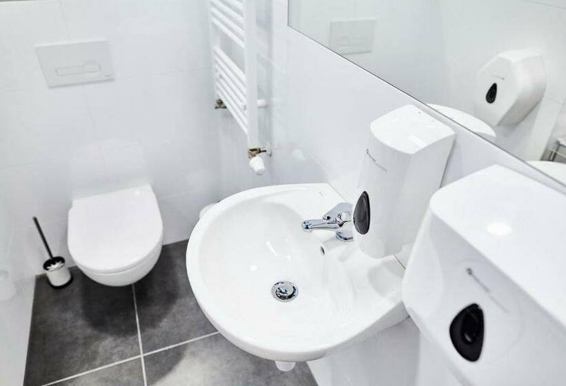 اتاق استاندارد, Hostel Umed