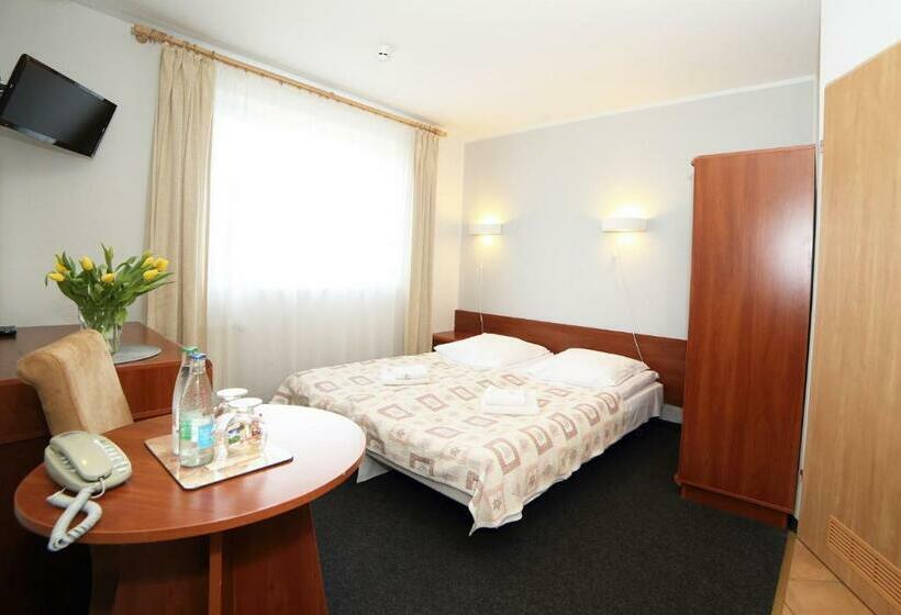 غرفة أساسية ثلاثية, I Restauracja Abis