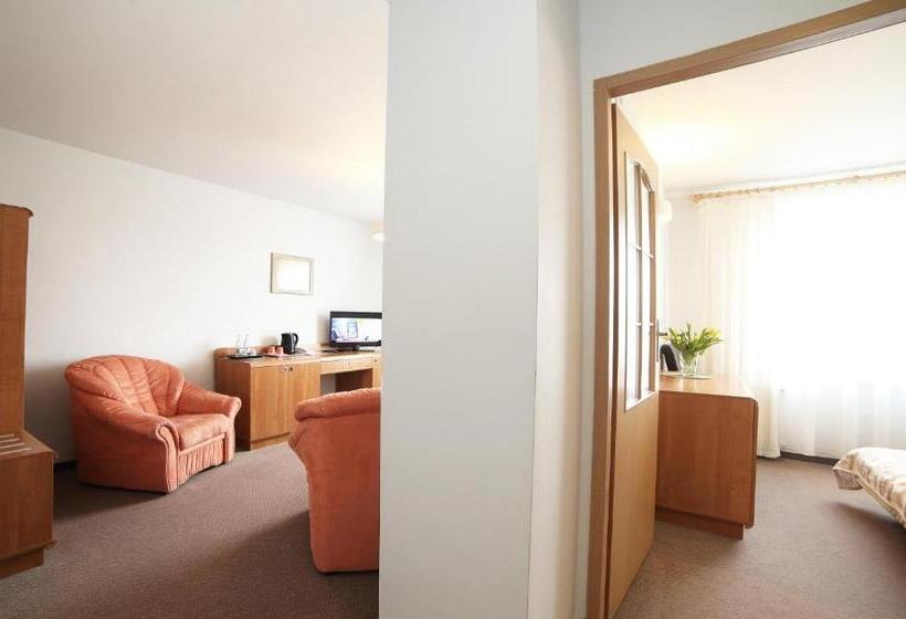 غرفة كلاسيكية ثلاثية, I Restauracja Abis