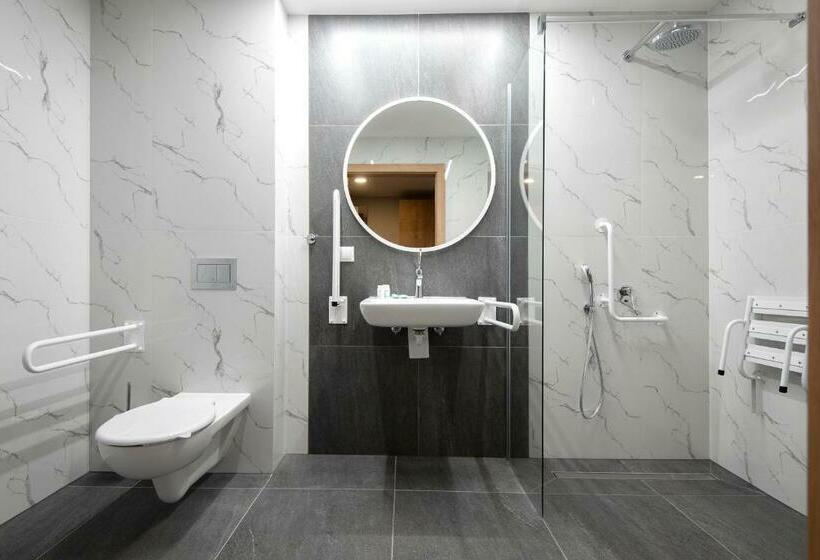 اتاق استاندارد با بالکن, Jarzębata