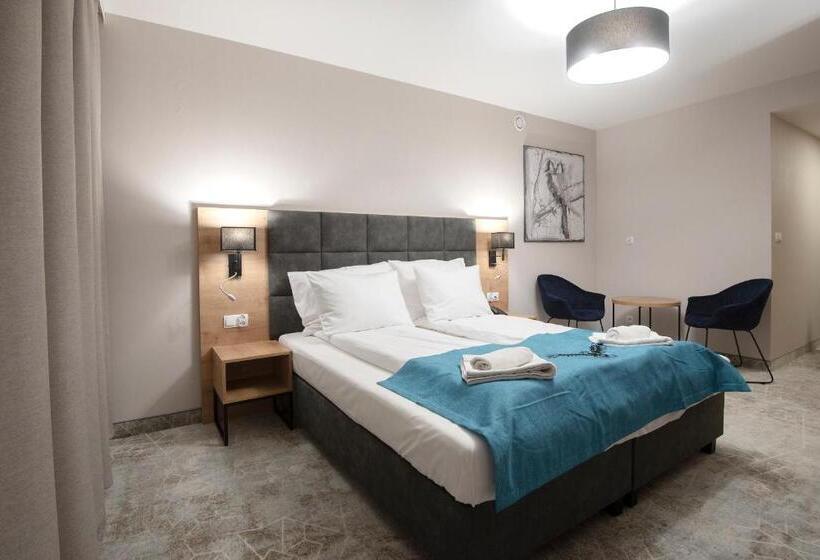 اتاق استاندارد با بالکن, Jarzębata