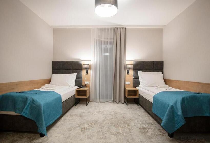 اتاق لوکس سه تخته, Jarzębata